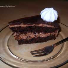 Przepis na Tort czekoladowy z pijaną śliwką