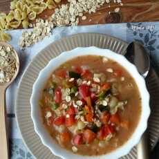 Przepis na Zupa warzywna z makaronem i płatkami owsianymi