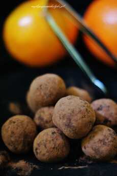 Przepis na Trufle czekoladowo pomarańczowe z daktylami