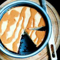 Przepis na Sernik z tofu z warstwą malinową i ciemnym spodem z lnem