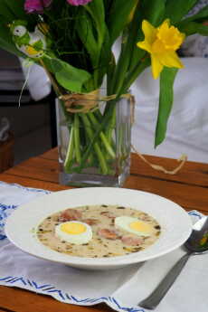 Przepis na Zupa chrzanowa z białą kiełbasą i jajkiem