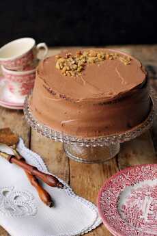 Przepis na Tort czekoladowo-cynamonowy z nutellą i orzechami włoskimi…