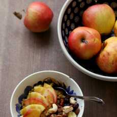 Przepis na Maślana kasza jaglana z miodem, suszonymi owocami w herbacie earl grey i duszonymi jabłkami