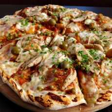 Przepis na Pizza z mozzarellą i kurczakiem