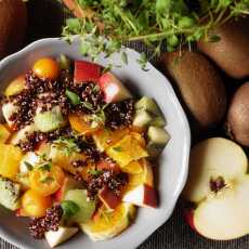 Przepis na Sałatka owocowa z czerwoną quinoą i świeżym tymiankiem 