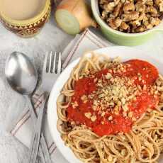 Przepis na Makaron z lekkim sosem paprykowym: szybki sposób na zdrowy obiad!