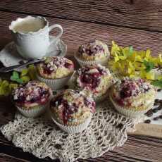 Przepis na Słodkie środy - Waniliowe muffiny z kawą i malinami pod kruszonką 