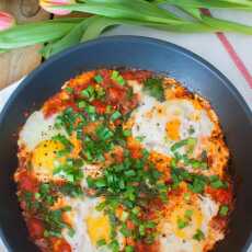 Przepis na Śniadaniowo mi #13: Szakszuka, czyli jajka w pomidorach