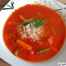 Przepis na Zupa pomidorowa z fasolką szparagową, papryką i kaszą jęczmienną (vege)