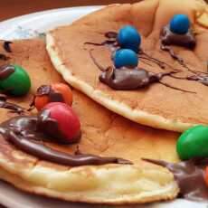 Przepis na Pancakes z nutellą i M&M`s