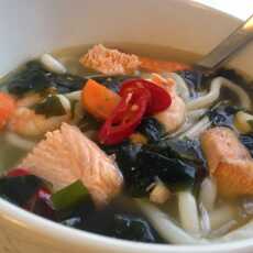 Przepis na Zupa z łososiem i krewetkami