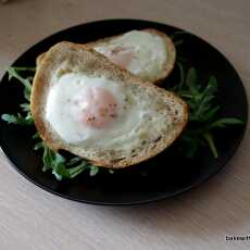 Przepis na Jajka zapiekane w chlebie