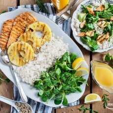 Przepis na Sałatka z grillowanym kurczakiem, ananasem i ryżem