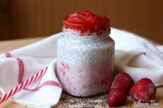 Przepis na Pudding chia z jogurtem i truskawkami