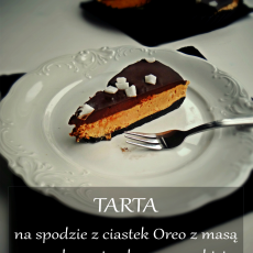 Przepis na Tarta na spodzie z ciastek Oreo z masą orzechową i polewą z gorzkiej czekolady