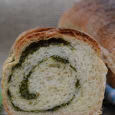 Przepis na Chleb pszenny z zielonym pesto