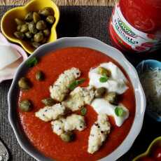 Przepis na Pomidorowa zupa krem z batatem i kluseczkami z quinoą i parmezanem