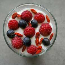 Przepis na Dietetyczny deser owocowy z jagodami goji