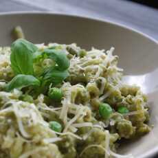 Przepis na Risotto z groszkiem i rzodkiewkowym pesto