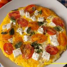 Przepis na Omlet z pomidorkami, fetą i bazylią