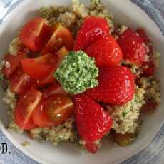 Przepis na Sałatka z quinoa i truskawkami 