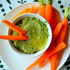 Przepis na Hummus z pesto z natki marchewki 