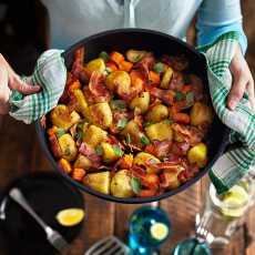 Przepis na Młode ziemniaki z marchewką, szynką szwarcwaldzką w cytrynowej nucie- z patelni