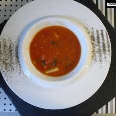 Przepis na Zupa z pomidora malinowego z młodym czosnkiem