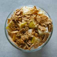 Przepis na Jogurtowy deser z gruszkami i cynamonem