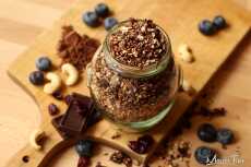 Przepis na Domowa granola czekoladowa z orzechami