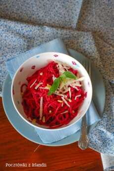 Przepis na Różowe spaghetti z pesto z pieczonych buraków