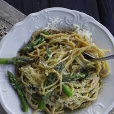Przepis na Spaghetti ze szparagowo-miętowym pesto