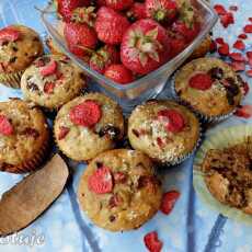 Przepis na Muffinki bananowo-kokosowe z czekoladą (i truskawkową nutą)