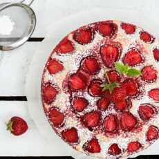 Przepis na Najprostsze ciasto jogurtowe z truskawkami