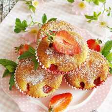 Przepis na Jogurtowe muffinki z truskawkami