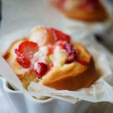 Przepis na Drożdżowe muffiny z truskawkami i mascarpone