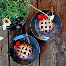 Przepis na Mini tarty z rabarbarem, borówkami i truskawkami