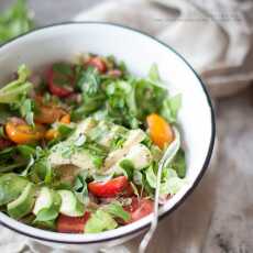 Przepis na Błyskawiczna sałatka z tuńczykiem i awokado (Truly express salad with tuna and avokado). 