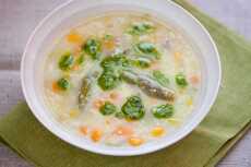Przepis na Szparagowa zupa z kaszą jaglaną i pesto