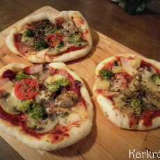 Przepis na Domowa pizza z sosem pomidorowo-żurawinowym