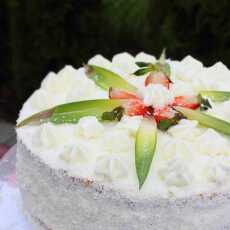 Przepis na Tort kokosowy z truskawkami i ananasem