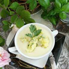 Przepis na Zupa krem z kalafiora z kluseczkami serowo-czosnkowymi