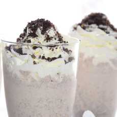 Przepis na WANILIOWY SHAKE Z CIASTECZKAMI OREO