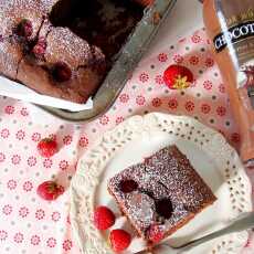 Przepis na Czekoladowe ciasto z truskawkami i likierem