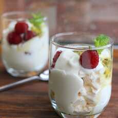 Przepis na Malinowy Eton Mess