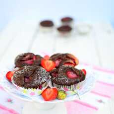 Przepis na Podwójnie czekoladowe muffinki z truskawkami 