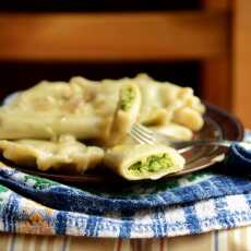 Przepis na PIEROGI ZE SZPINAKIEM, KASZĄ JAGLANĄ I PARMEZANEM