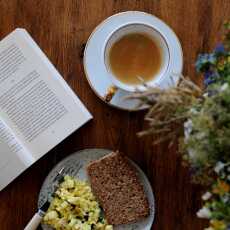 Przepis na Śniadanie do łóżka #214: Jajecznica z cukinią i parmezanem