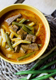 Przepis na Wołowina curry z fasolką szparagową