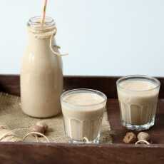 Przepis na Mleko konopne + masło orzechowe + banan + kawa + kakao + śliwki + gałka muszkatołowa